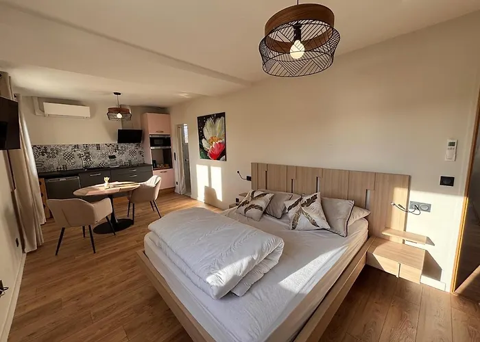 - A La Campagne, Catherina